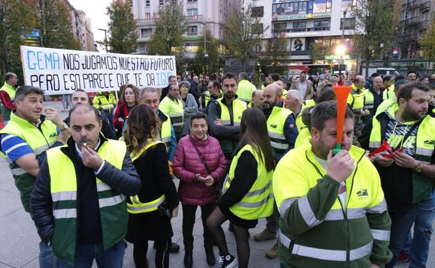 La protesta por Parques y Jardines continúa en la calle y los despachos