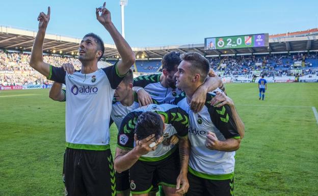 El Racing despide a Juanjo para dar entrada a un delantero