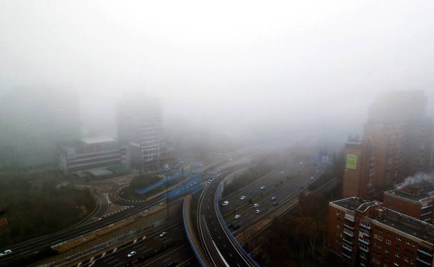 Cancelado el primer vuelo Santander-Madrid por la niebla que cubre el centro del país