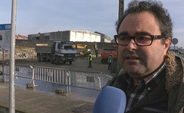 Vecinos de La Albericia denuncian las obras de un bloque de viviendas: «Nos están dejando el barrio hecho un asco»