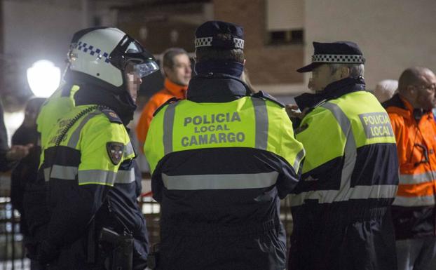 Los 20 policías de Camargo siguen de baja y el Ayuntamiento recurre a la Guardia Civil