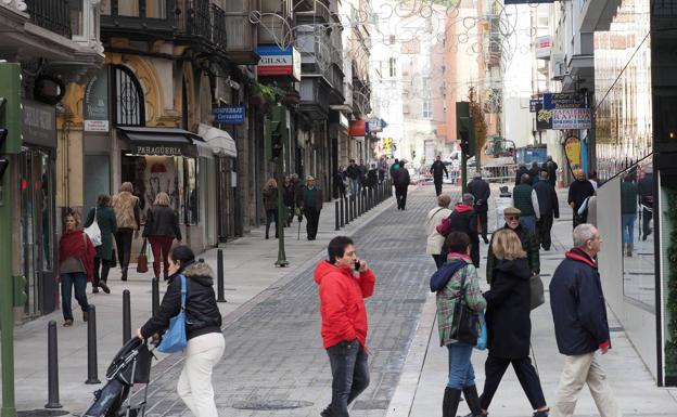 Los residentes de la calle Cervantes vuelven a sus garajes