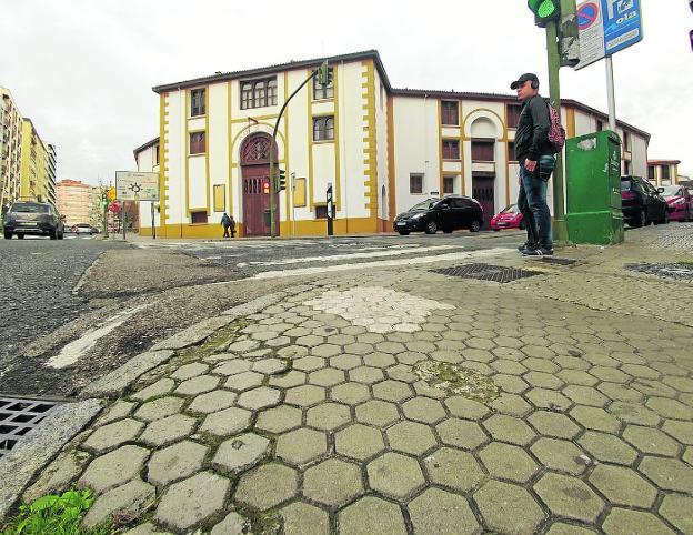 Fomento aún no ha licitado el arreglo de las aceras de Sainz de la Maza