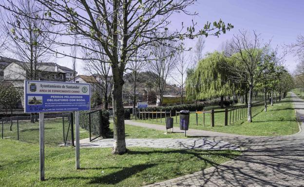 El Ayuntamiento mejorará las áreas de esparcimiento canino de Santander