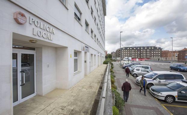 Catorce de los 32 agentes de la Policía Local de Camargo siguen de baja