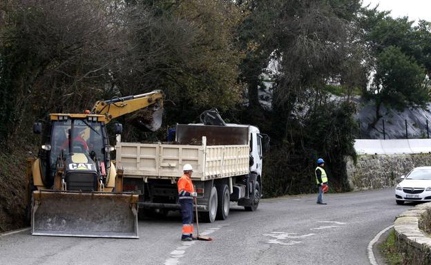 Comienza la reparación de la carretera de La Montaña, tras «décadas» de espera