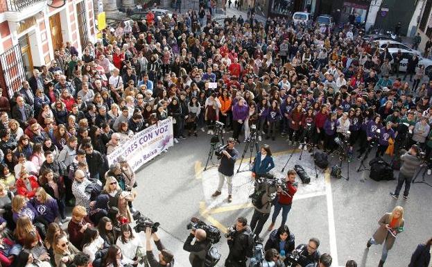 «El vídeo muestra que la víctima de la Manada de Alicante fue narcotizada y fuerzan su voluntad»