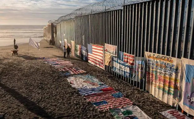 Trump viaja hasta la misma frontera para defender su muro