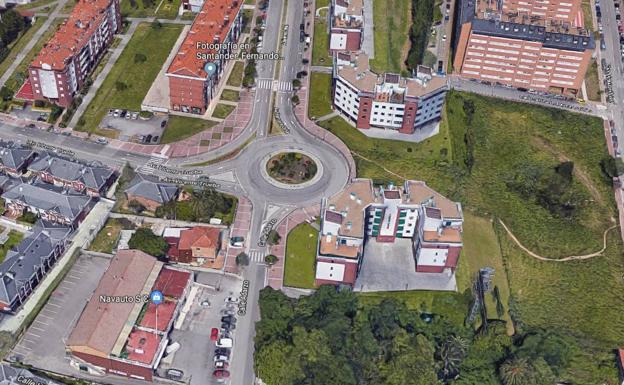 Un perro de raza peligrosa muerde a un padre y a su hijo en una urbanización de Santander