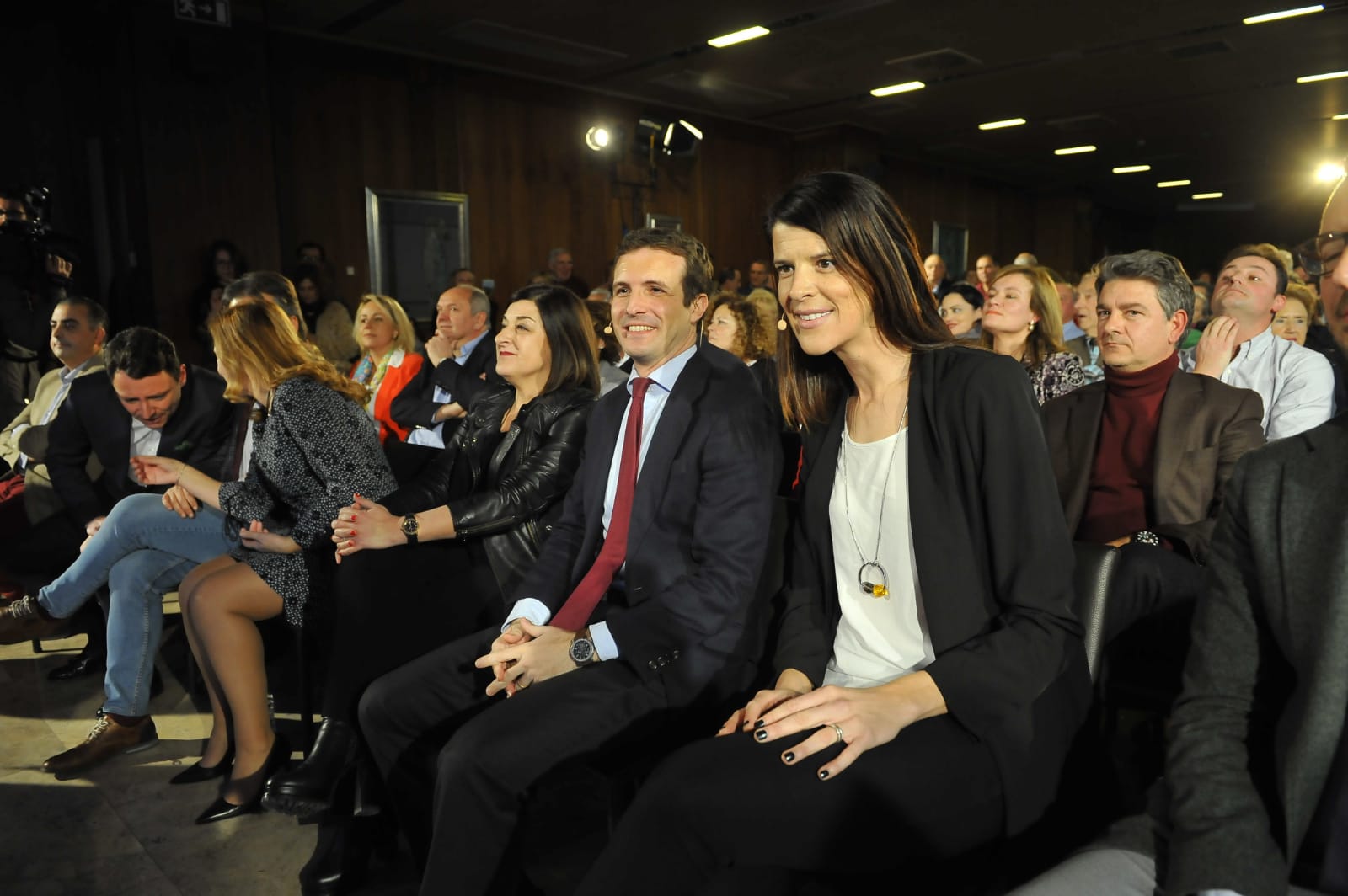 Así fue la llegada de Pablo Casado junto a las candidatas del PP en Cantabria