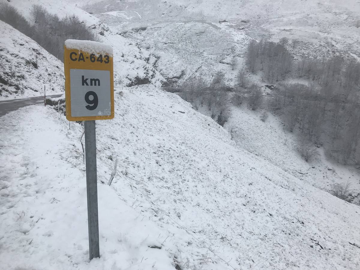 La nieve y los cañones visten de blanco Lunada y Alto Campoo