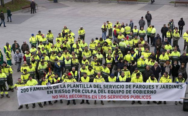 Los trabajadores Parques y Jardines de Santander han vuelto a protestar por la posible reducción de plantilla