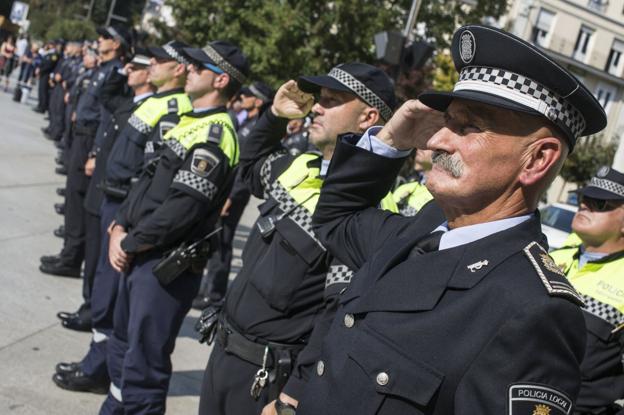 La jubilación anticipada activa las alarmas en las policías locales de Cantabria