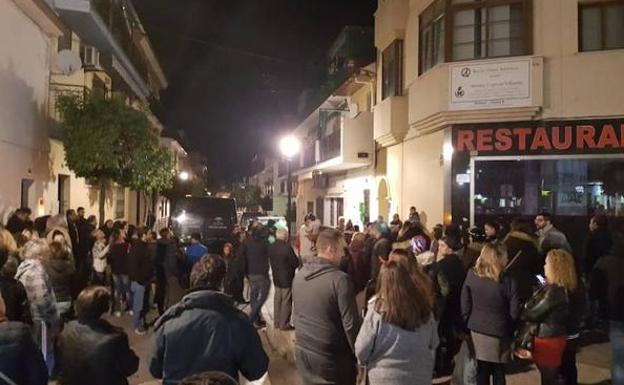 Mata a puñaladas a su expareja en Fuengirola delante de su hijo de 16 años, también herido