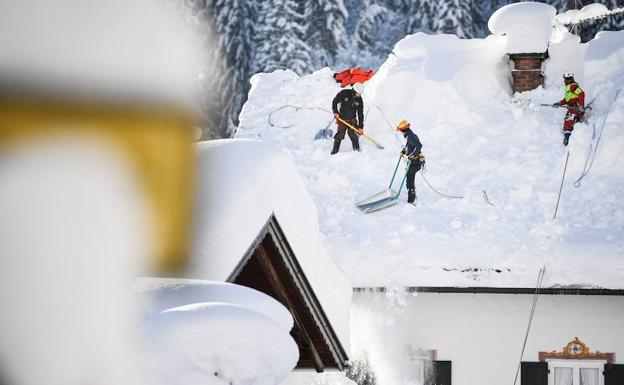 La tormenta blanca se apodera de la región alpina