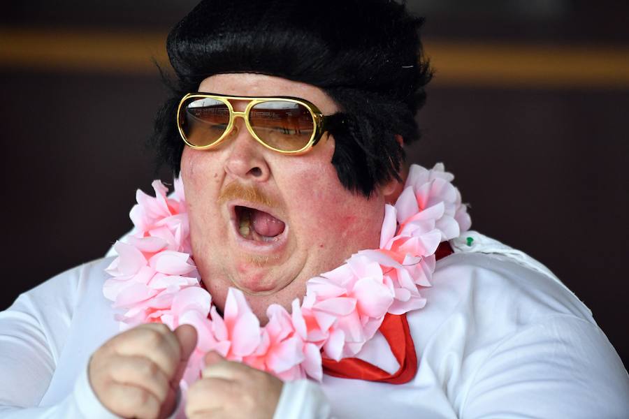 Miles de fans de Elvis Presley rumbo al festival del rey del rock para encontrar a su mejor imitador