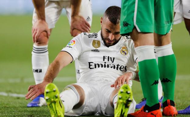 Benzema se operará y estará dos semanas de baja