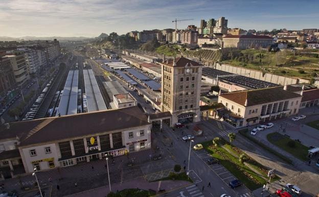 Zuloaga garantiza los plazos de la integración ferroviaria de Santander y Torrelavega