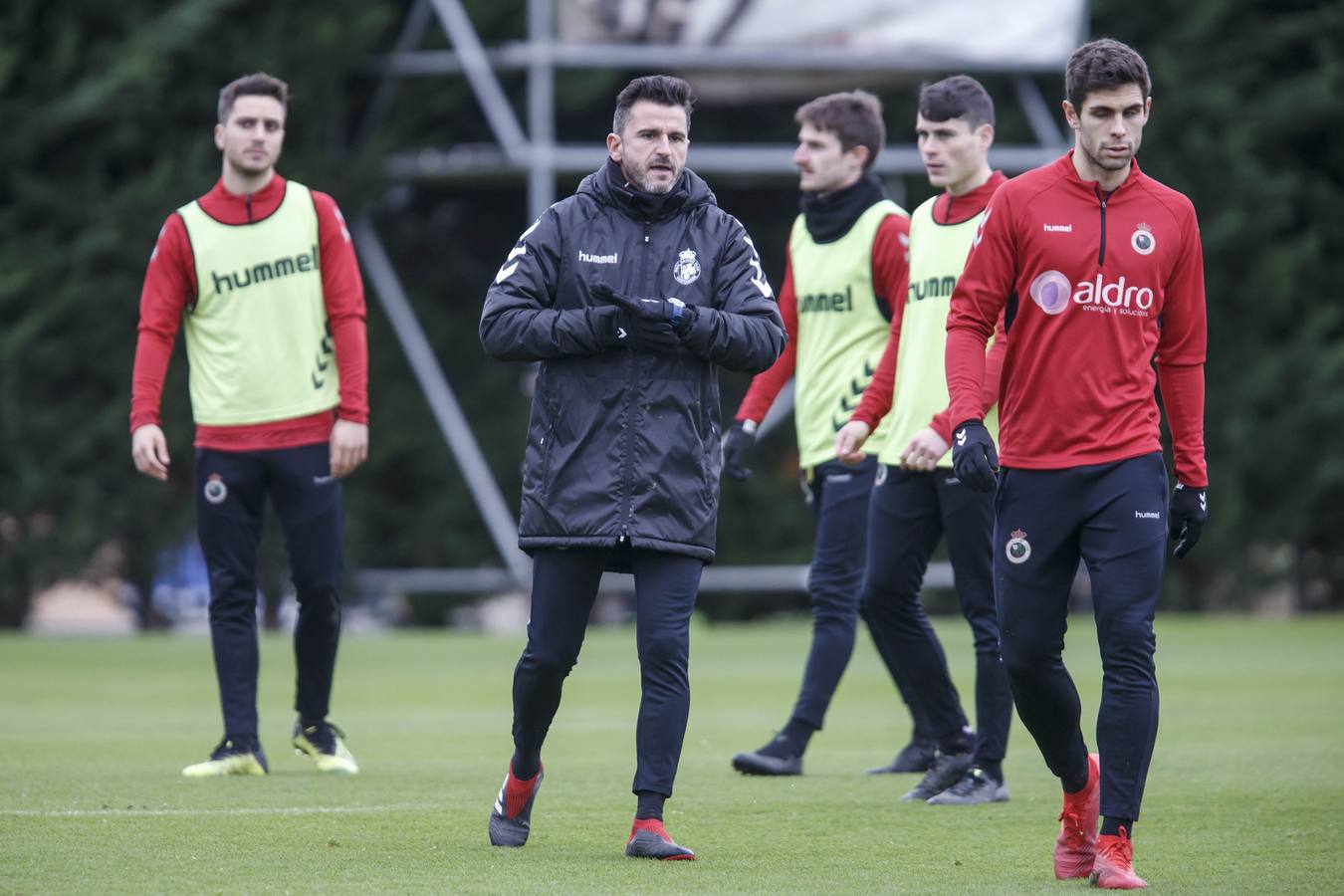 Iván Ania advierte de que el partido ante un «mejorado» Mirandés «es importantísimo»