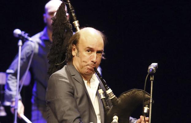 Carlos Núñez: «En mis conciertos la gaita suena más fuerte que una actuación de AC/DC»