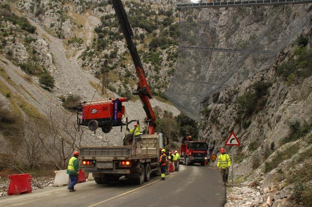 Los alcaldes de Liébana temen la paralización de las obras en el Desfiladero