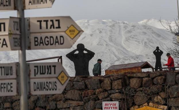 Israel vuelve a golpear el aeropuerto de Damasco y Siria responde