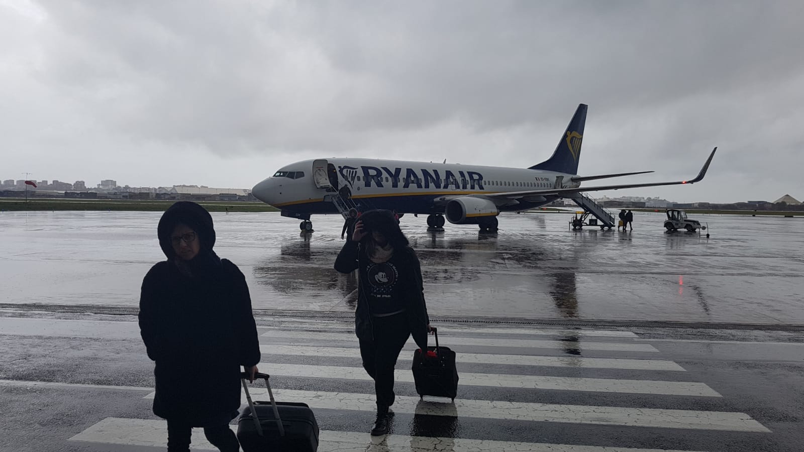 Un pájaro en un motor retrasa casi siete horas el vuelo de Santander a Londres