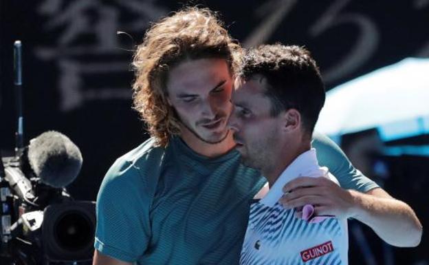 Tsitsipas evita que Bautista siga soñando