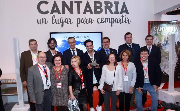 David Bustamante recoge el premio 'Villas Marineras' en Fitur