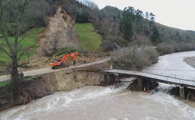 Ocho carreteras continúan cortadas por los argayos, que superan los 170