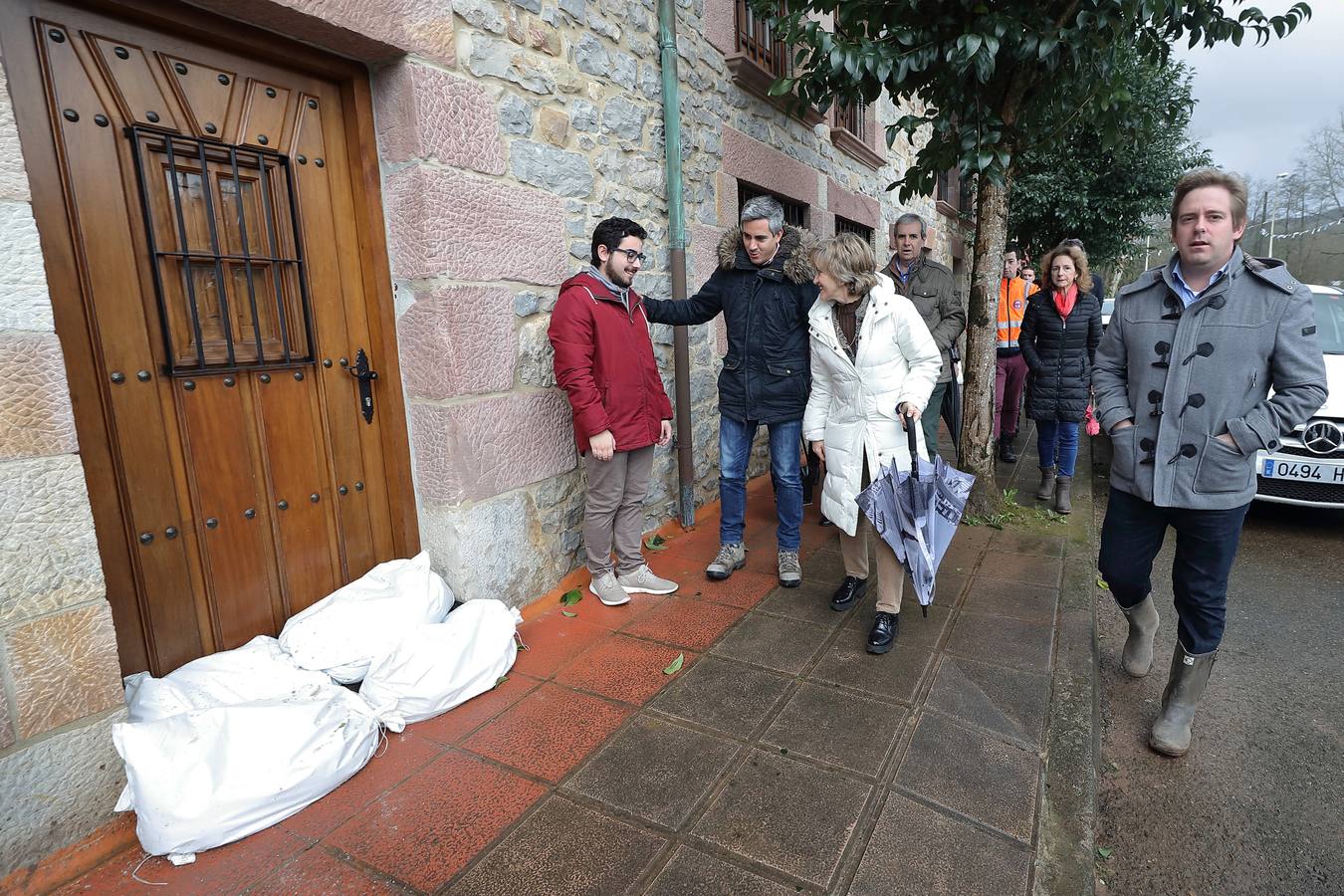 La ministra de Sanidad visita las zonas afectadas por las inundaciones