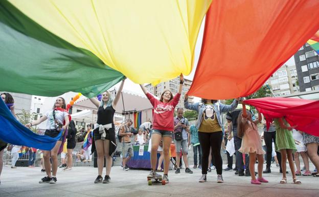 Alega e IU denuncian el bloqueo de Cs y PRC a la Ley LGTBI en el Parlamento