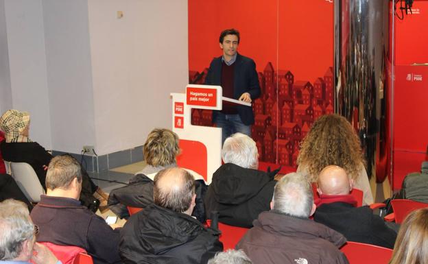 Casares dice que el PSOE es «la única alternativa de cambio» en Santander