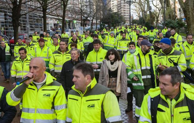 La alcaldesa reitera que «los empleos en parques y jardines están garantizados»