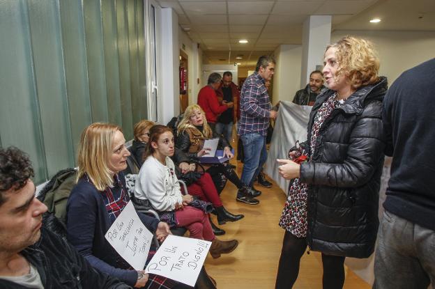 El Pleno aprueba contratar personal eventual para acabar con el colapso en Servicios Sociales