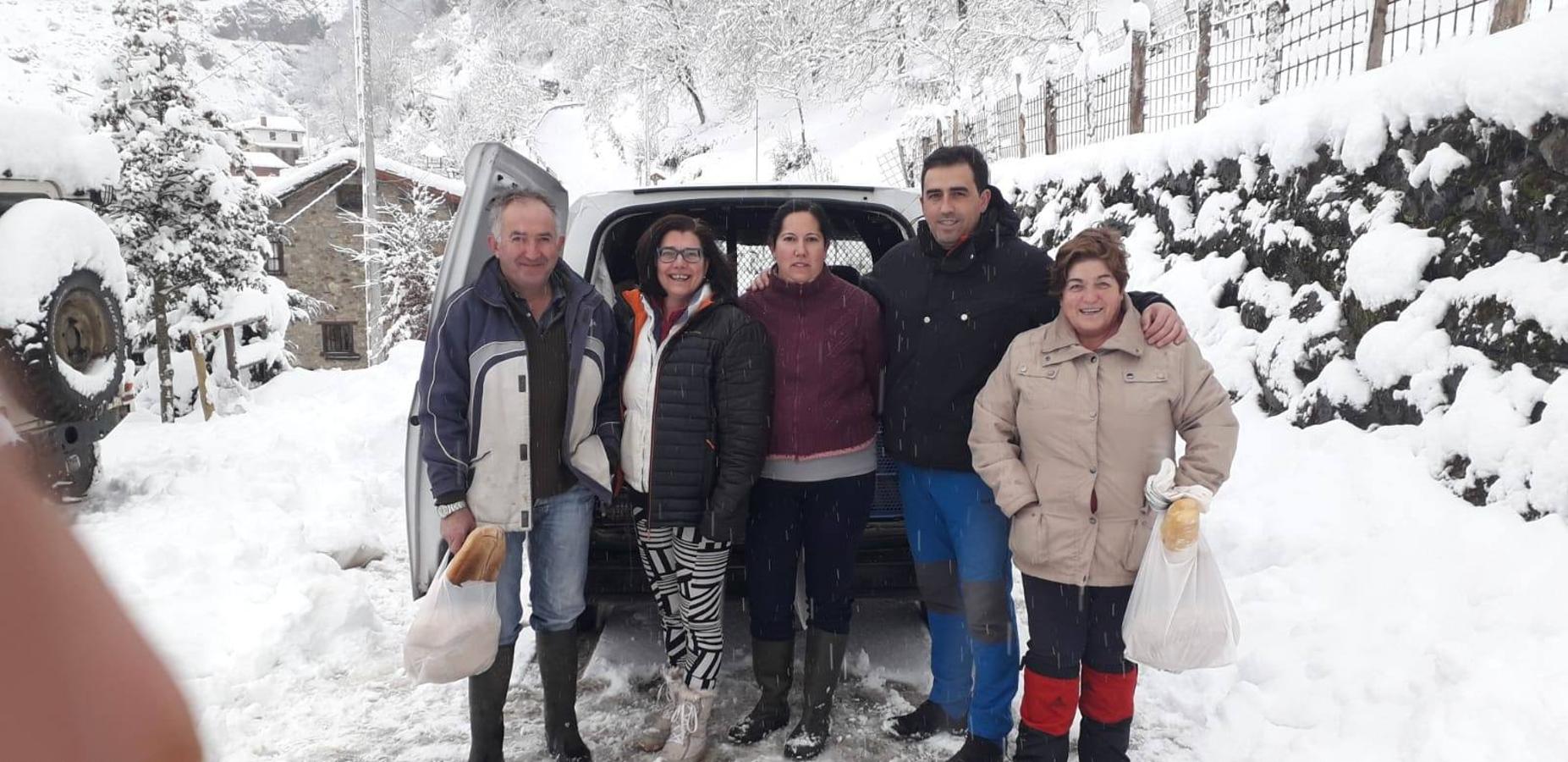 El temporal de nieve deja imágenes de postal en Vega de Liébana