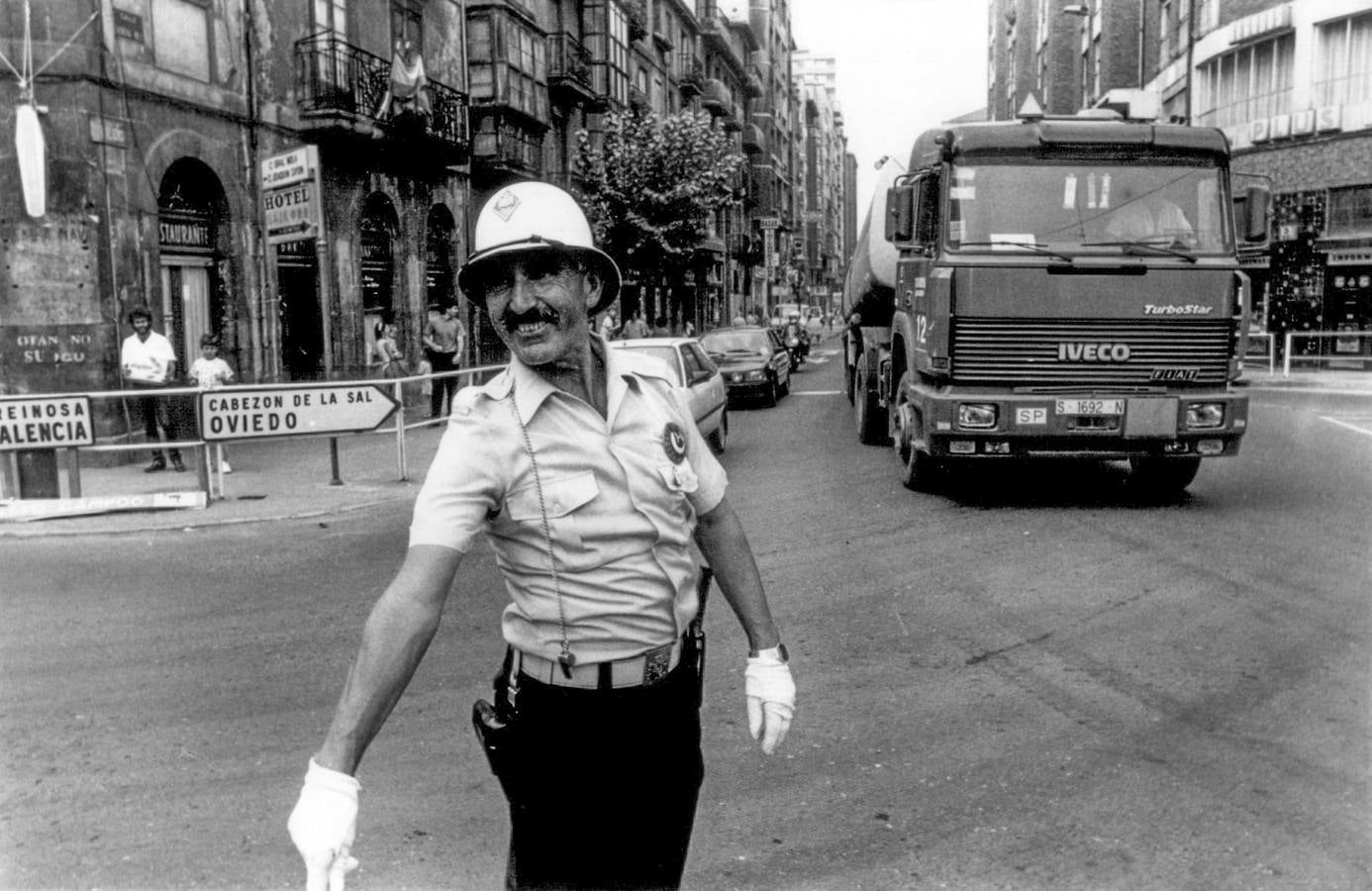 Imágenes para el recuerdo de Ángel Quintanal, el popular guardia al que apodaron el 'Nureyev de Torrelavega'