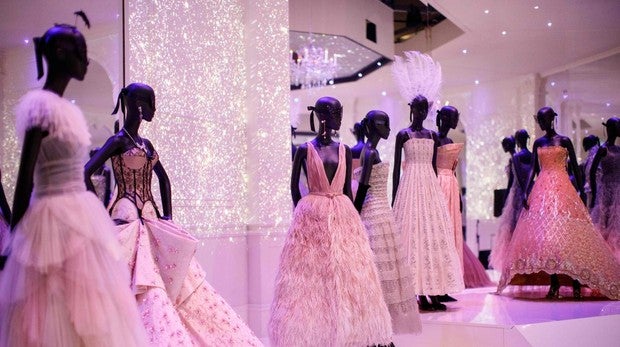 Si viajas a Londres no te pierdas la mayor exposición de Dior