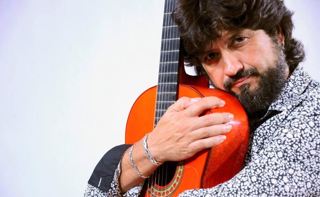 Chicuelo:«La guitarra me colma y no me importa vivir a la sombra del cantaor»