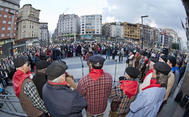 Santander entona la voz para cantar las marzas