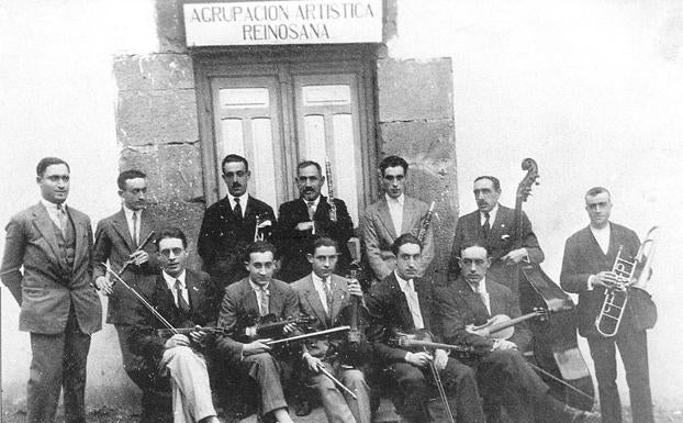 Ángel Manzano dona al Gobierno de Cantabria la partitura original del 'Himno a la montaña'