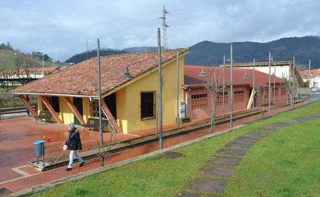 El Gobierno cede a Los Corrales un edificio para uso social y cultural