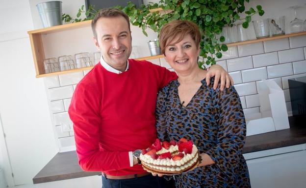 Cocinamos una tarta de corazón con el comunicador cántabro Jesús Mazón