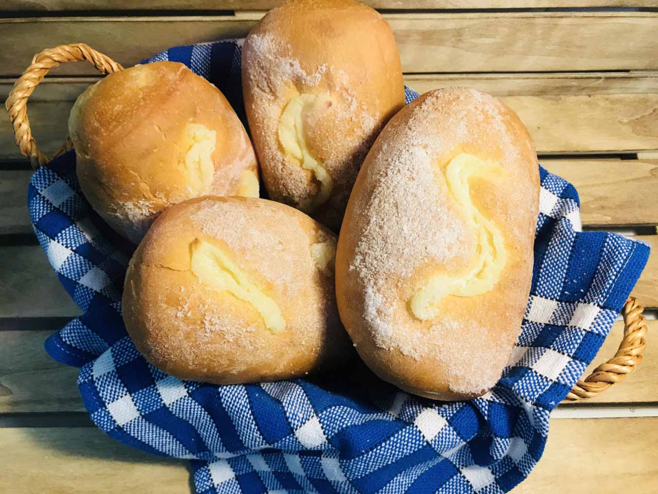 Sorprende en casa con una receta doble de flan de bollo suizo y plátano