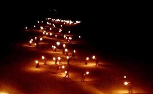 200 esquiadores pondrán luz a la noche de Alto Campoo en la Bajada Nocturna de Antorchas