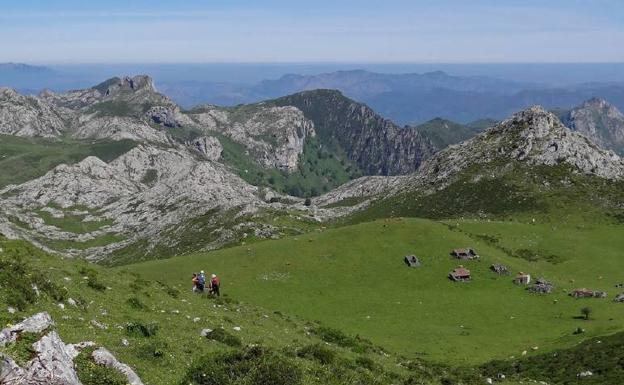 La Ruta de las Majadas, un sendero que comunica Los Lagos de Covadonga y Poncebos