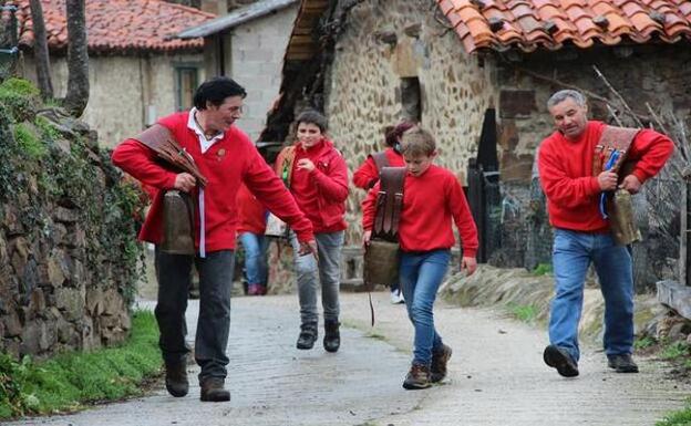 Piasca se prepara para disfrutar mañana de su tradicional fiesta de carnaval