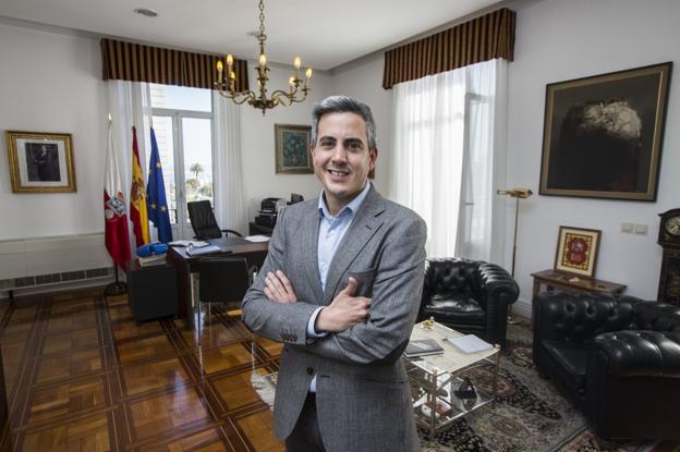 Zuloaga: «Nunca hubo tanta actividad en la Delegación del Gobierno como hasta que yo llegué»