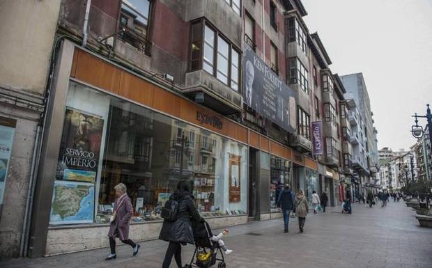 La librería Estvdio prosigue su reajuste y reduce su espacio de la calle Burgos