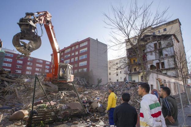 Otro agujero más en la calle Alta